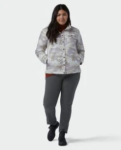 Stio Women's Skycrest Insulated Snap Shirt - Lightweight Camping & Lifestyle Jacket -Stio Sales Shop W Skycrest Snap Shirt Powder Fox Camo Alt 4